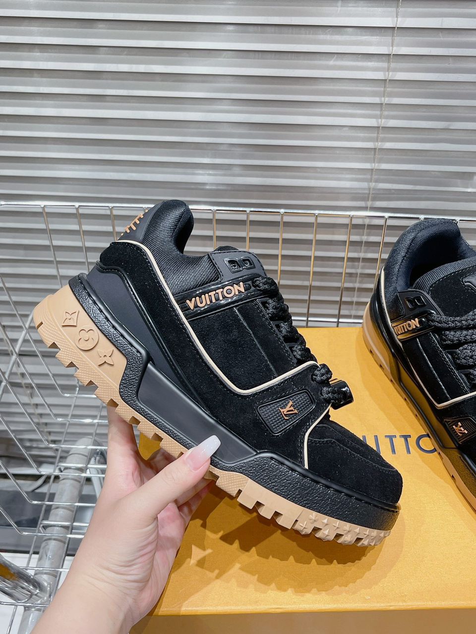 LV